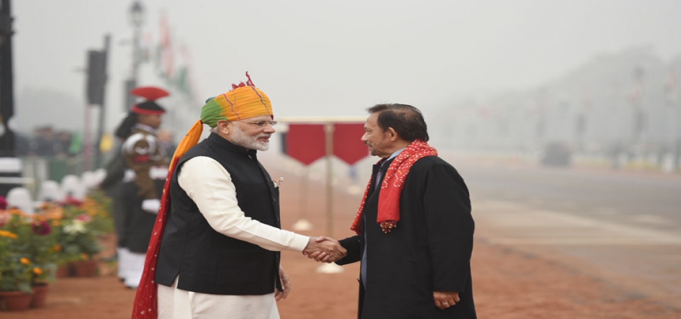 Shri Narendra Modi, Prime Minister, receives His Majesty the Sultan of Brunei Darussalam at the 69th Republic Day Celebrations at Rajpath, New Delhi  Regards